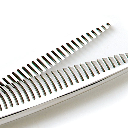 Double-teeth thinner blades close-up