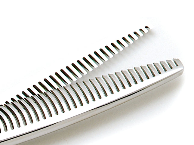 Double-teeth thinner blades close-up