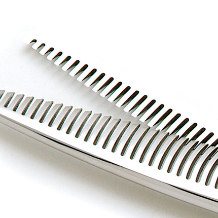 Double-teeth thinner blades close-up