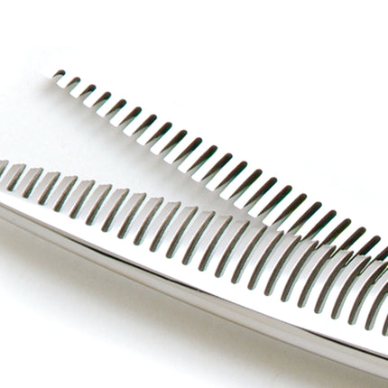 Double-teeth thinner blades close-up
