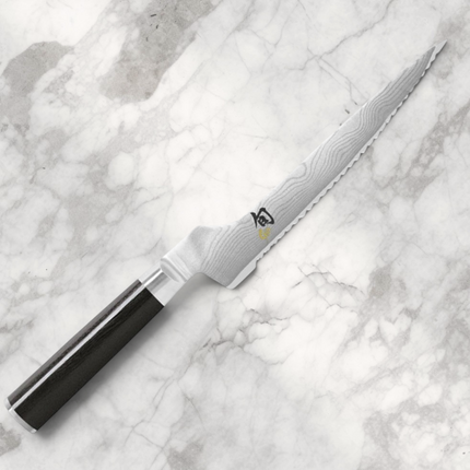 Razor Sharp AZ Shun Classic 8.25-inch offset bread knife with Damascus steel blade and black ebony PakkaWood handle.
